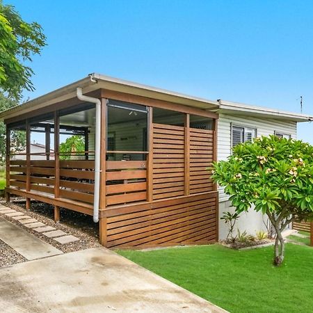 Convent Cottage - Pet Friendly Home In The Centre Of Town Yamba Extérieur photo